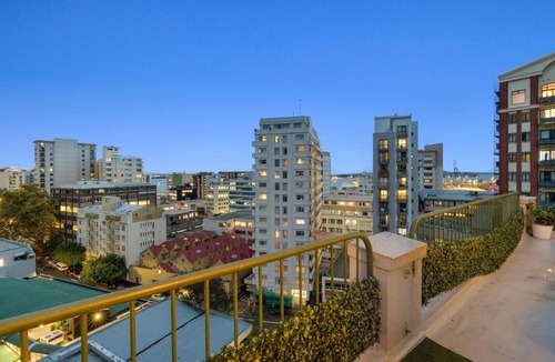 Auckland Central Business District Apartment | Westminster Court Penthouse: Heated pools, wf balcony, billiard room, suana!