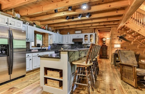 Ellijay Cabin | Whisperbend Lodge | Ellijay, GA