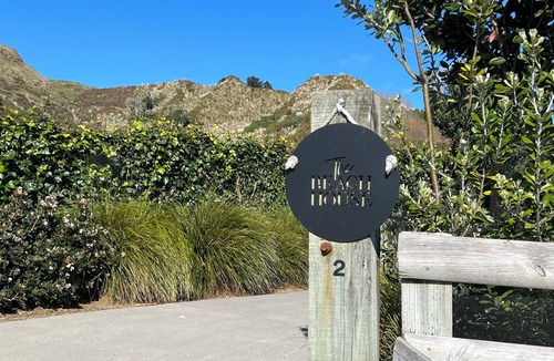 Waiiti House | WhiteCliffs Waterfront Beach House Beautiful sea views.