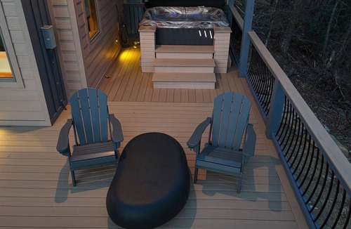 Apple Ridge Cabin | Wild Side : Romantic-Secluded-Luxury Blowing Rock, Hot Tub, NEW
