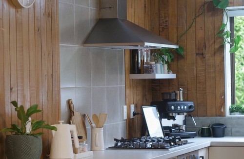Ngakawau House | Willow & Waves - Huge outdoor space & Full kitchen