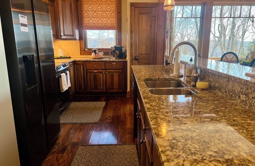 Boone Condo | WOW Grandfather View!No Stairs☆2 King Ensuites☆Gas Grill☆Fast Wi-Fi☆Resort Amen.