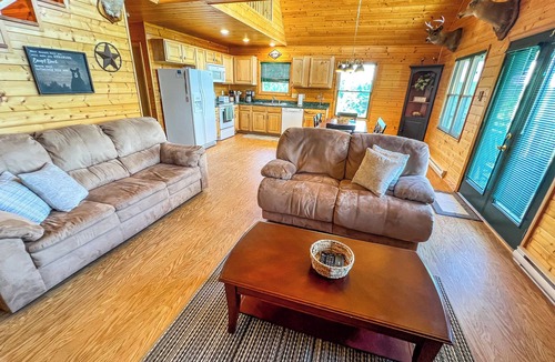 Piney Creek Cabin | Your Cool Escape Starts Here - 3BR/3BA with Hot tub, Game Room, Rvr Access