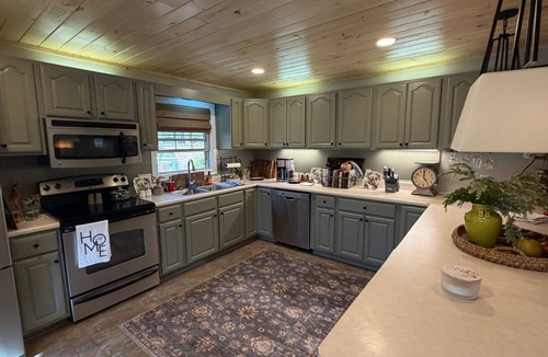 Sky Valley House | Your Home Away from Home-Spacious Escape in the Mountains
