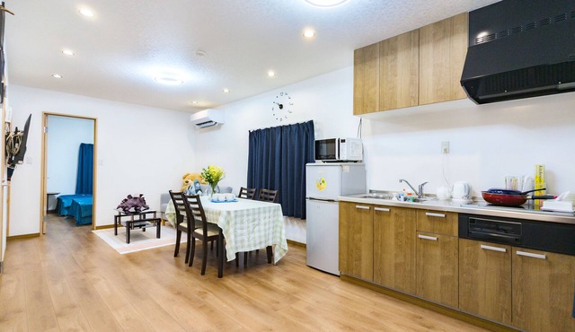 1 min. from Hanazono station! 4 minutes from Namba! Shower room with shower and toilet on each floor! Osaka Castle Tsutenkaku Tennoji near! Wi-Fi Yes! Starry night vendor in 大阪市