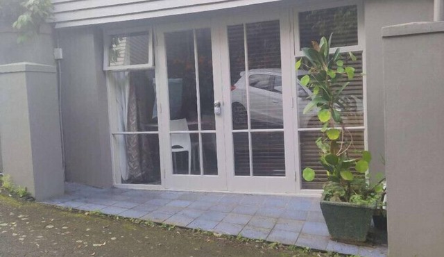 1 Queen Bed and 1 Sofa Bed, Studio B, 25 Glenfell Place, Epsom, Auckland