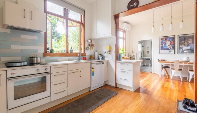 123 Ranolf - 4 Bedroom, 2 Bathrooms in Central Location