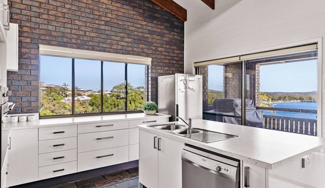 17 Pacific Crescent - Holiday Home