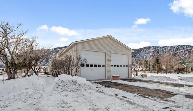 2 Acre Remodel WalkTo Willits in Basalt