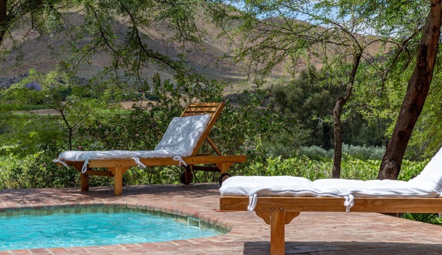 2 Bed Farmstay Cottage with Private Pool and Aircon | Buffelsbank