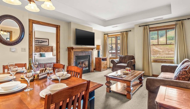 2 Bedroom Condo at the Lodge at Mountaineer Square, Hot Tub and Pool