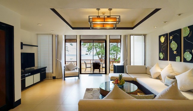2 Bedrooms Beachfront Pool Villas in Laguna Complex City