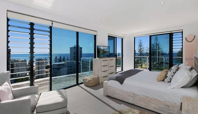 2 level penthouse with 360 degrees of the surf breaks D bar and snapper rocks