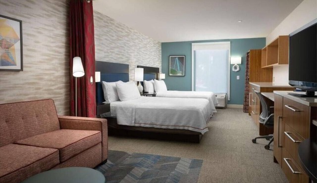 2 Queen Studio: Gym & Pool Access | 3 mi to Airport | 1mi to Shopping & Events in North Charleston
