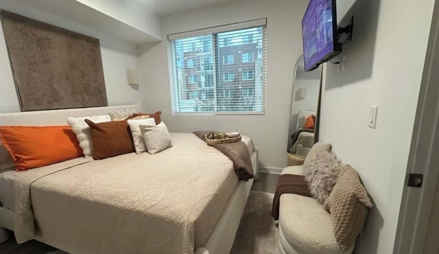 25 mins from ATL Airport , Modern Luxury home
