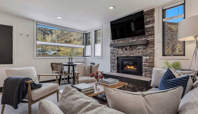 2BR Townhouse w AC, Steps to Slopes & Base Village!