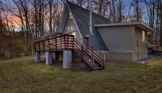 3-bedroom cabin with hot tub near George Washington National Forest