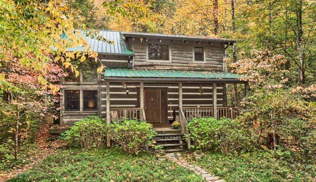 3 Brothers Rustic Sabbatical Creekside Cabin in Walland