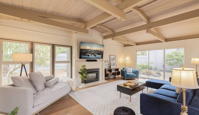 3830 The Caddy Shack ~Golf & Dine in Pebble Beach®