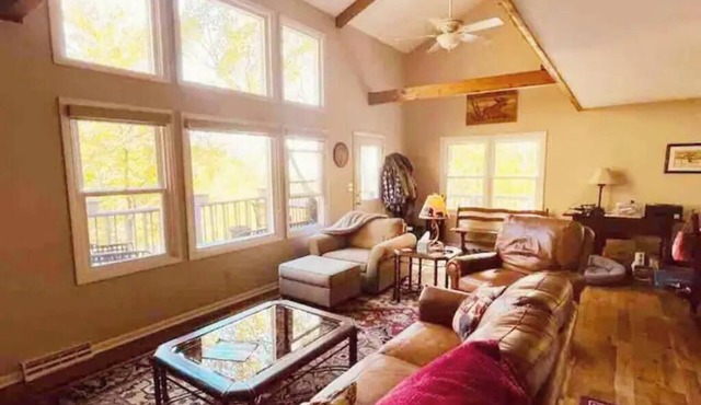3BR, 3BA, Mountain Views, Hot Tub, Game Room & Pet Friendly