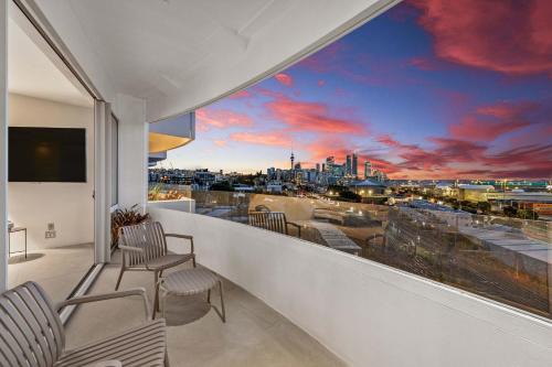 3BR Penthouse CBD & Harbour Views by Zodiak Stays