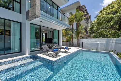 3BR Pool Villa with Jacuzzi near Patong - 8 Guests