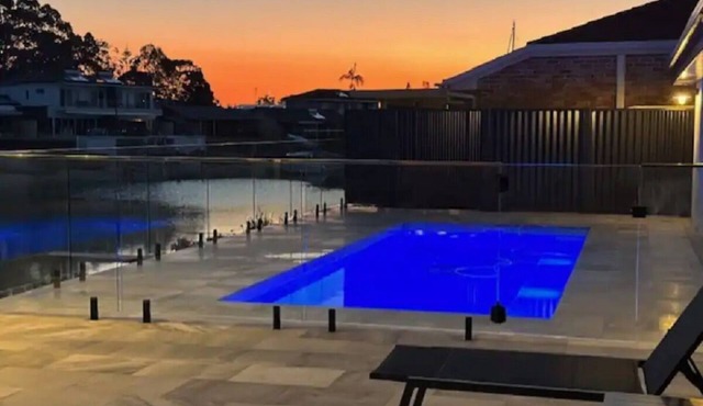 4 Bedroom House situated on the Canals @ Port Macquarie close to Shopping/Dining
