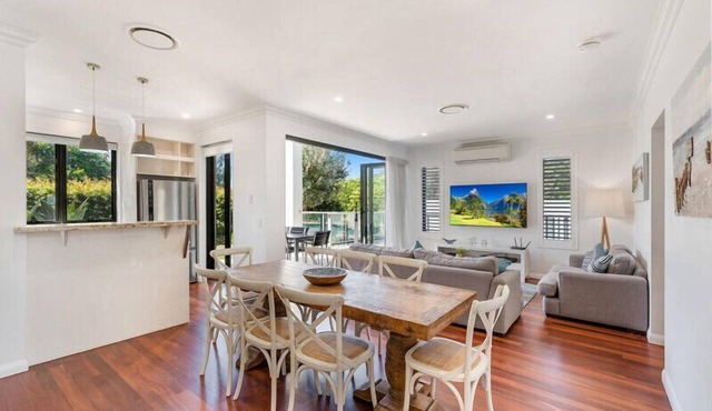4 Bedroom Luxury Beach House - with Private Pool Rooftop Spa