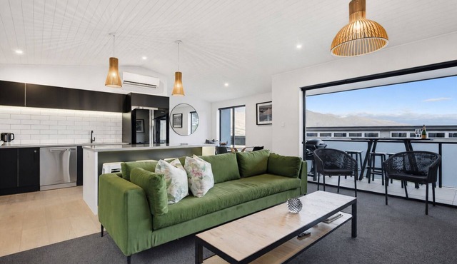 4 Ensuites, Hot Tub, Sleeps 8, Remarkables Views