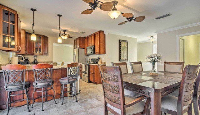 4 Mi to Beach: Gem w/Pool & Lanai in Seminole! in Seminole