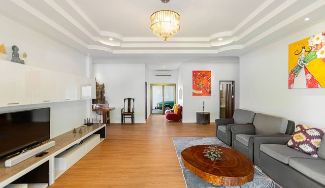 5 bedrooms Private Pool Villa with large kitchen and large garden