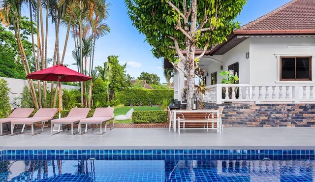 5 bedrooms Private Pool Villa with large kitchen and large garden