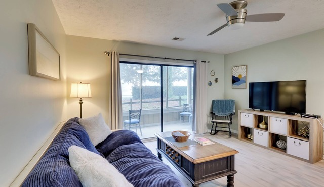 5 Mi to Cherry Grove Beach: Dog-Friendly Condo! in Little River