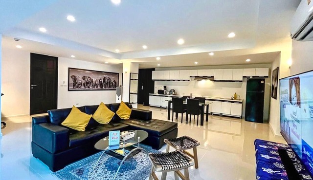 6-58 - 2 Bdr Spacious Penthouse with shared Pool
