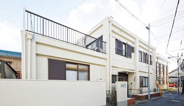 A rental facility for up to 15 people for families clubs corporate training etc with both barb/Tokoname Aichi