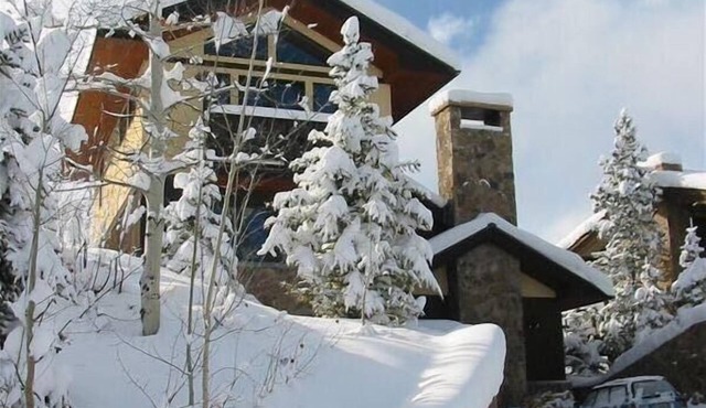 Above it All - Highest rental house on the hill!