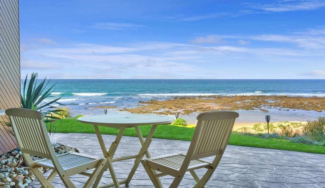 Absolute Beachfront | Ocean Views & Spa Bath in Blue Bay