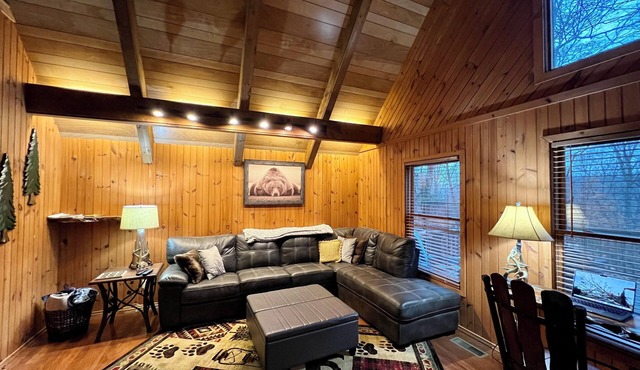 Abundant Acres Retreat 5 minutes from first chair on Beech Mountain, sleeps 9 in Beech Mountain