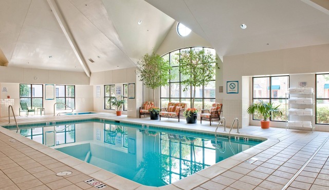 ADA Suite w/Roll-In Shower | Breakfast Included
