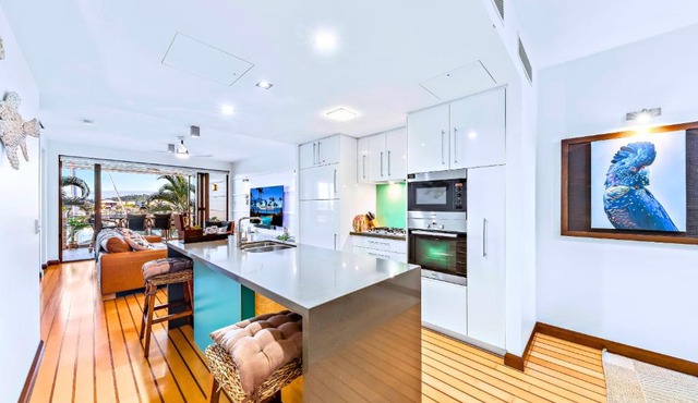 Airlie Marina Views Escape