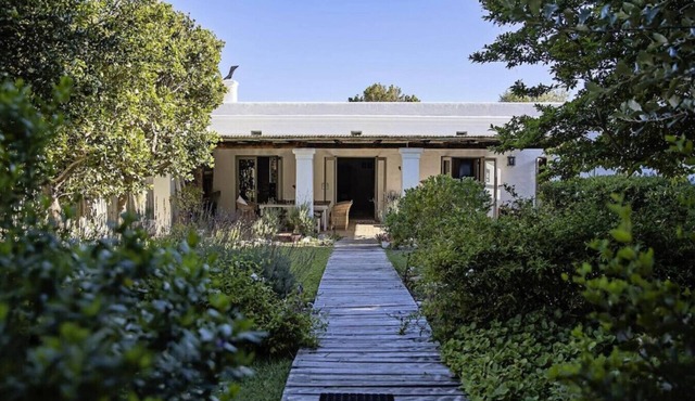 Aldo 315 contemporary farmhouse | Family friendly