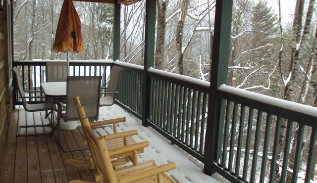 Amazing 3-Story Log Cabin w/Jacuzzi, Loft, Pool & Ping Pong Table/Wi-Fi Sleep 10