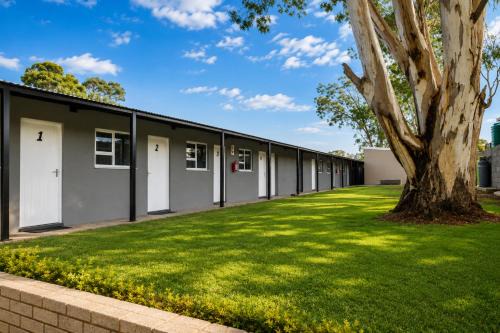 Amberdale Estate Self Catering - Twin rooms with shared external bathroom and lounge
