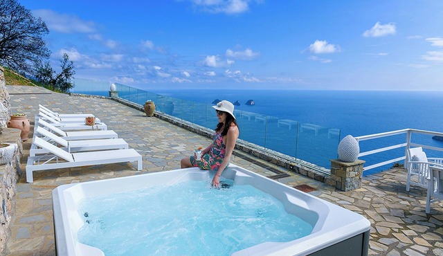 AMORE RENTALS-Villa Lantana-Nature Oasis with Panoramic Jacuzzi near Amalfi