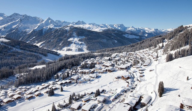 Apartment in "Chalet Central - Top CC8" in the Ski Area with Shared Sauna & Balcony
