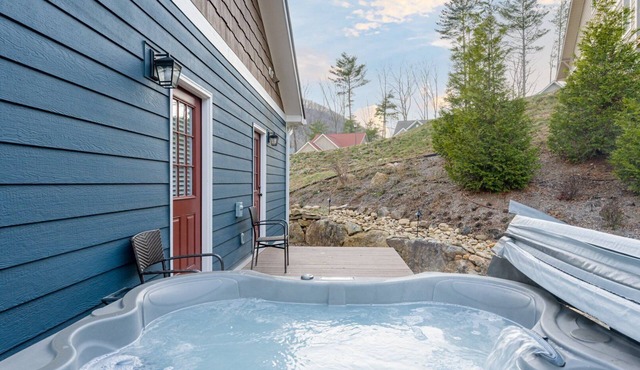 Asheville Getaway | Hot Tub | 2BR/2BA | 15 Min to Biltmore & Downtown Asheville