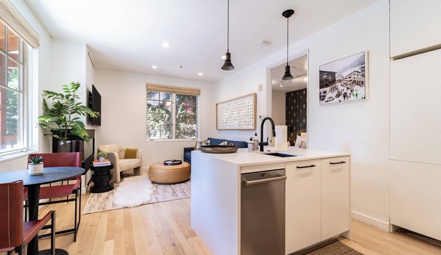 Aspen Hideaway by AvantStay | Walk to Aspen, Near Slopes + Pool & Hot Tub Access