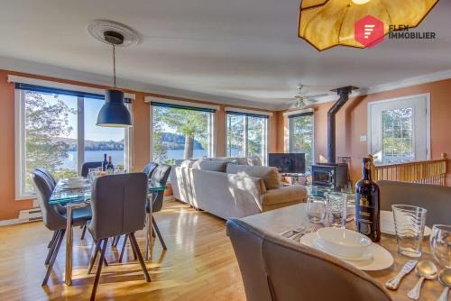 Aux Berges du Pont Suspendu - Chalet Île privée Spa Bord du lac - Estrie in Saint Denis de Brompton