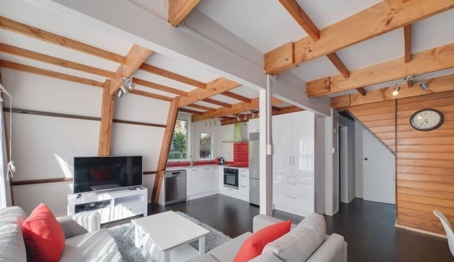 Awesome 3 Bed Rotorua Lake House