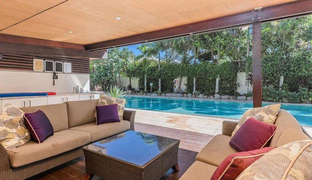 Bali Luxury Resort - Holiday Management